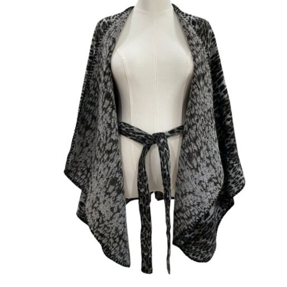 ANNE KLEIN OS Leopard Print Cozy Shawl Wrap Sweater Belted Gray Black EUC - Picture 14 of 14